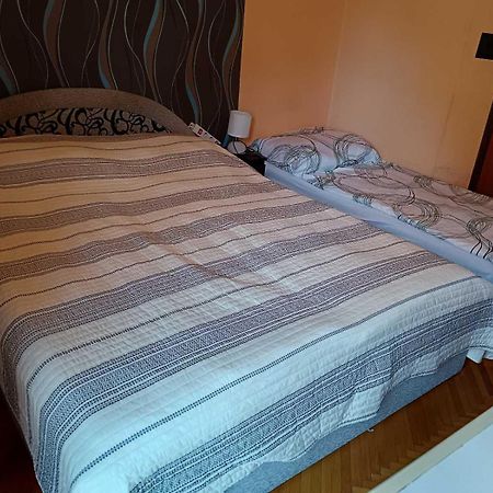 Szuzanna Fenyves Panzio Bed & Breakfast Siofok Exterior photo
