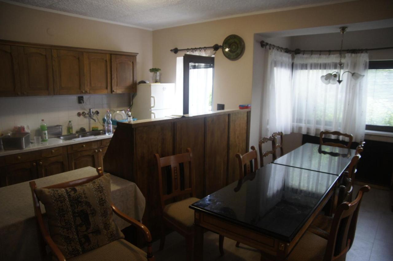 Szuzanna Fenyves Panzio Bed & Breakfast Siofok Exterior photo
