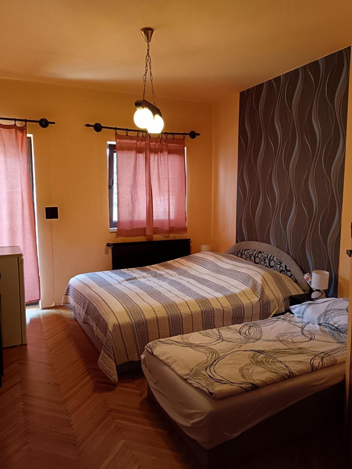 Szuzanna Fenyves Panzio Bed & Breakfast Siofok Exterior photo